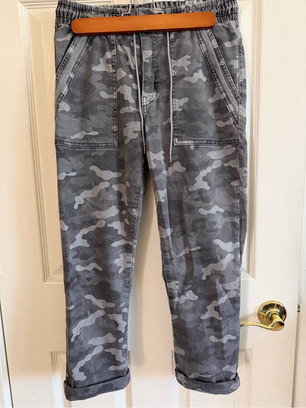 American Eagle Outfitters Gray Camo Ankle Jogger Jeans Stretch